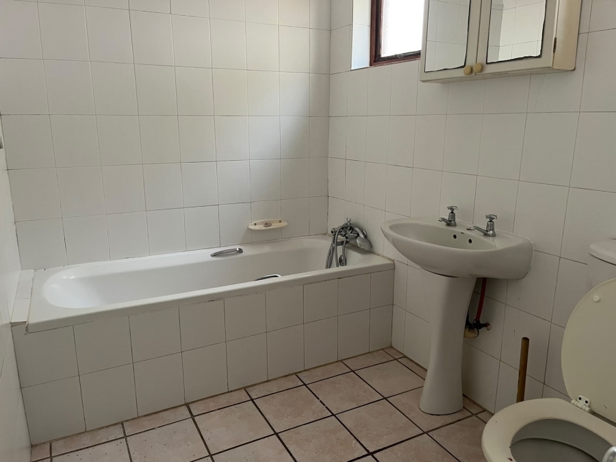 To Let 1 Bedroom Property for Rent in Bonza Bay Eastern Cape